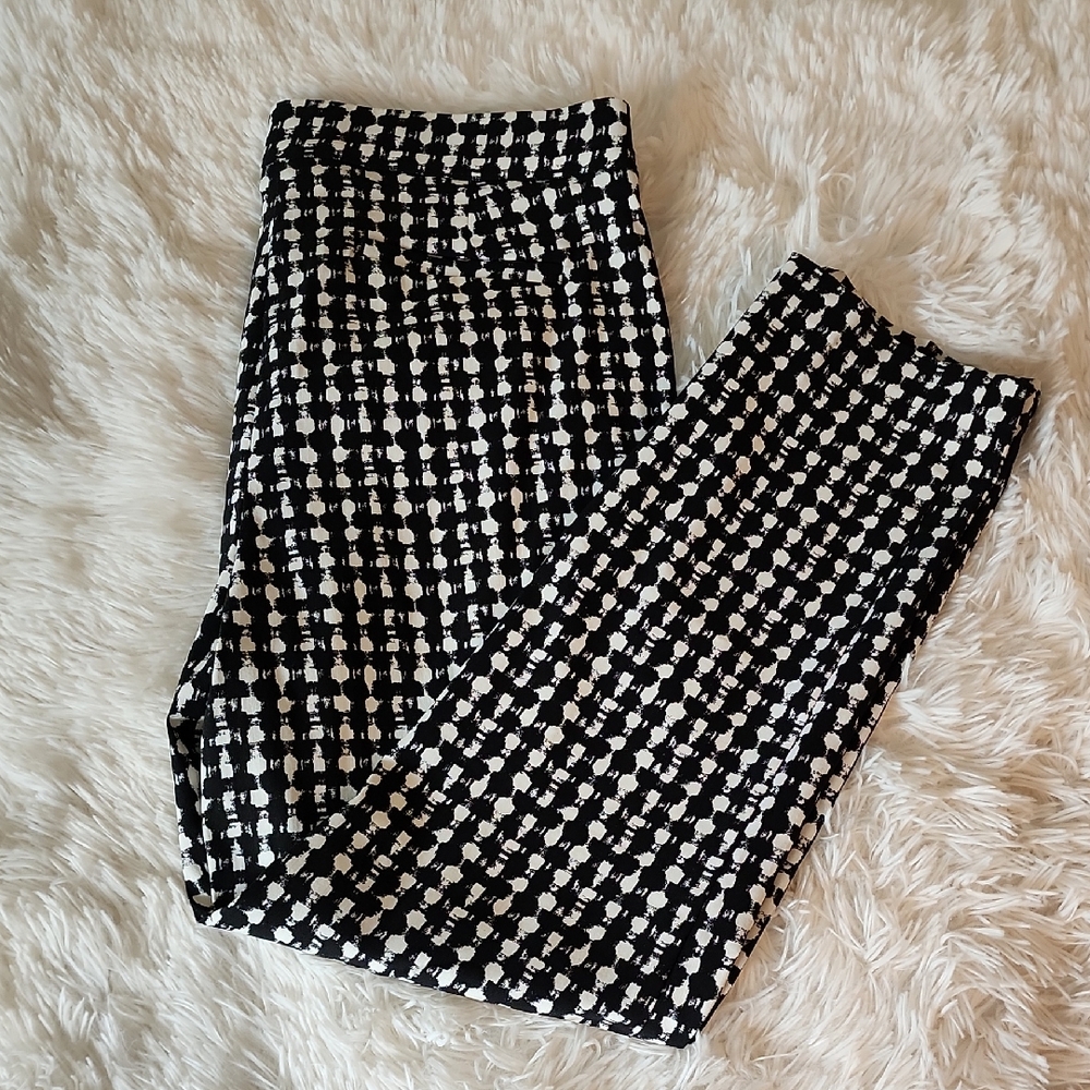 Rafaella Classic Black and White Patterned Pants